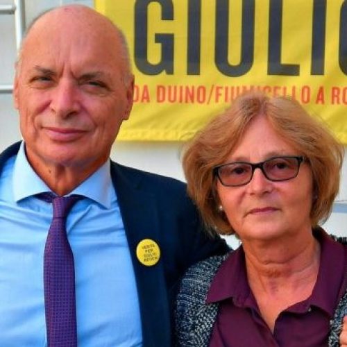 Foto LaPresse - Daniele Leone03/10/18 Roma ITACronacaRoma. Morte Regeni. I familiari di Giulio Regeni con una delegazione a piazza di Montecitorio dopo l’incontro con il presidente della Camera Roberto FicoNella foto: Claudio Regeni e Paola Deffendi i genitori di Giulio Regeni